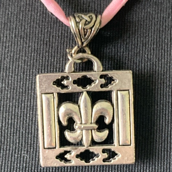 Necklace fleur de Lis square pendant on soft pink satin cord - Picture 4 of 7